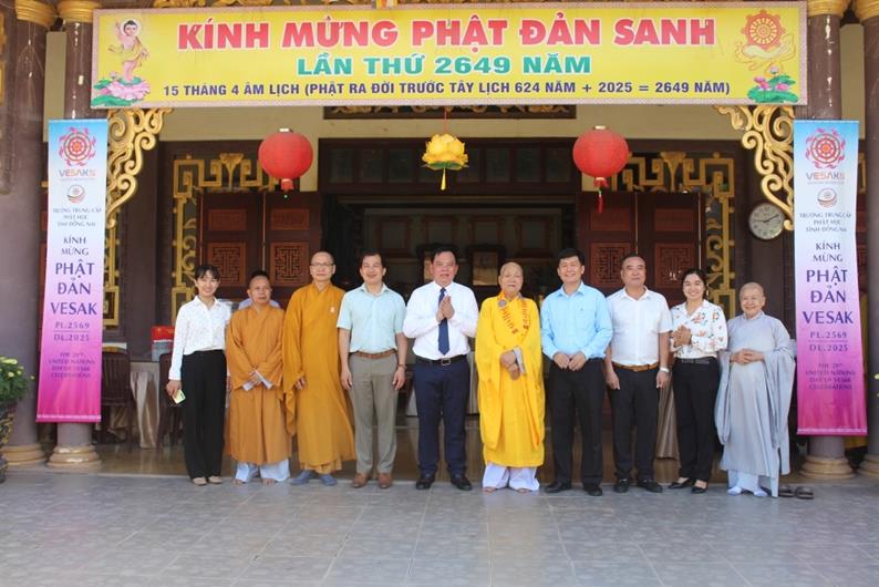 Chủ tịch UBND tỉnh Võ Tấn Đức thăm, chúc mừng các tổ chức, chức sắc Phật giáo tiêu biểu